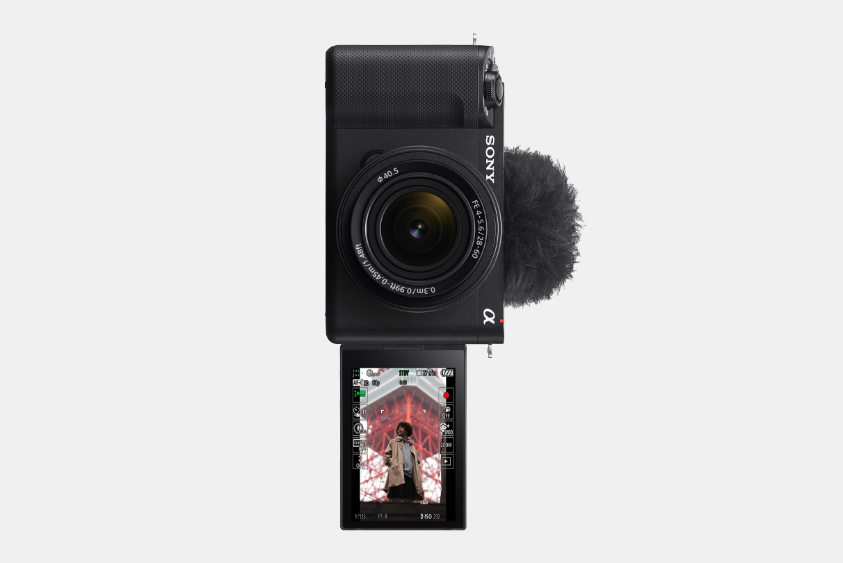 תמונה של מצלמת ZV-E1 עם צג LCD מתהפך מלפנים עם תמונה של גבר בתצוגת מידע אנכית