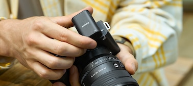 תמונת שימוש של מגבר מיקרופון מחובר למצלמה