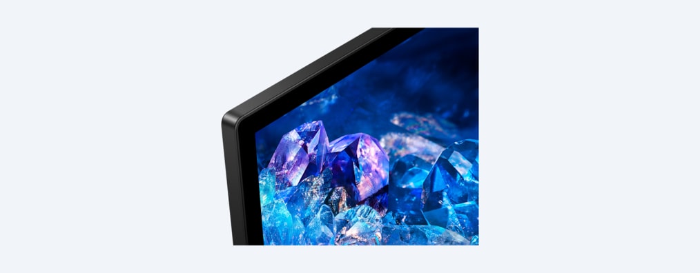 תקריב של BRAVIA A80K שבו רואים מסגרת עם תמונה של קריסטלים כחולים וסגולים על המסך