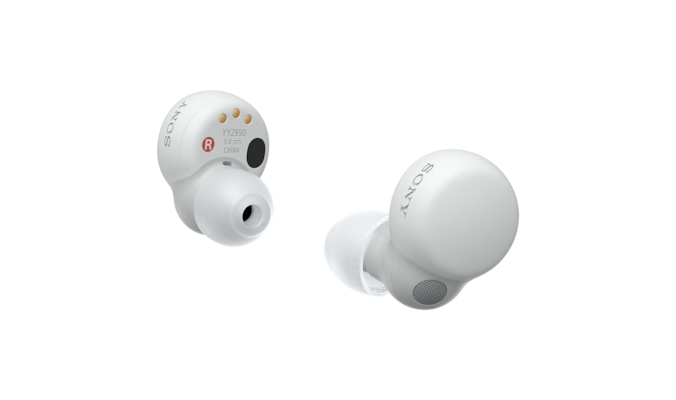 תמונות מזוויות שונות של LinkBuds S לבנות המציגות את החלקים הפנימיים והחיצוניים של אוזניות הכפתור