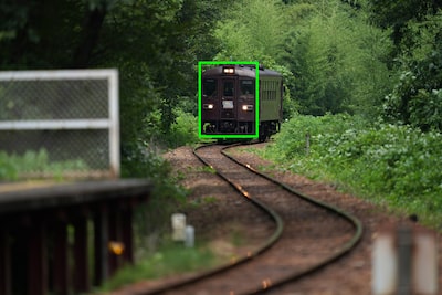תמונה לדוגמה המציגה סוג נושא (רכבות) הניתן לזיהוי על ידי הבינה המלאכותית של המצלמה