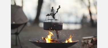 תמונה של קומקום מעל אש