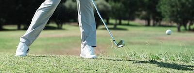 תמונה לדוגמה של חבטת גולף, מיד אחרי שהמחבט פגע בכדור