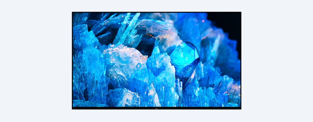 צילום קדמי של טלוויזיה A75K BRAVIA עם צילום מסך של גבישים כחולים