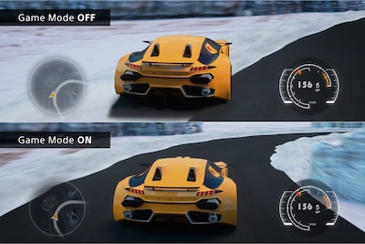 מסך מפוצל של משחק נהיגה שבו מכונית צהובה מסתובבת במסלול בשלג. הצגת מצב משחק כבוי למעלה ומצב משחק פועל בתחתית