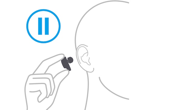 איור של אדם מוציא אוזניית כפתור מהאוזן